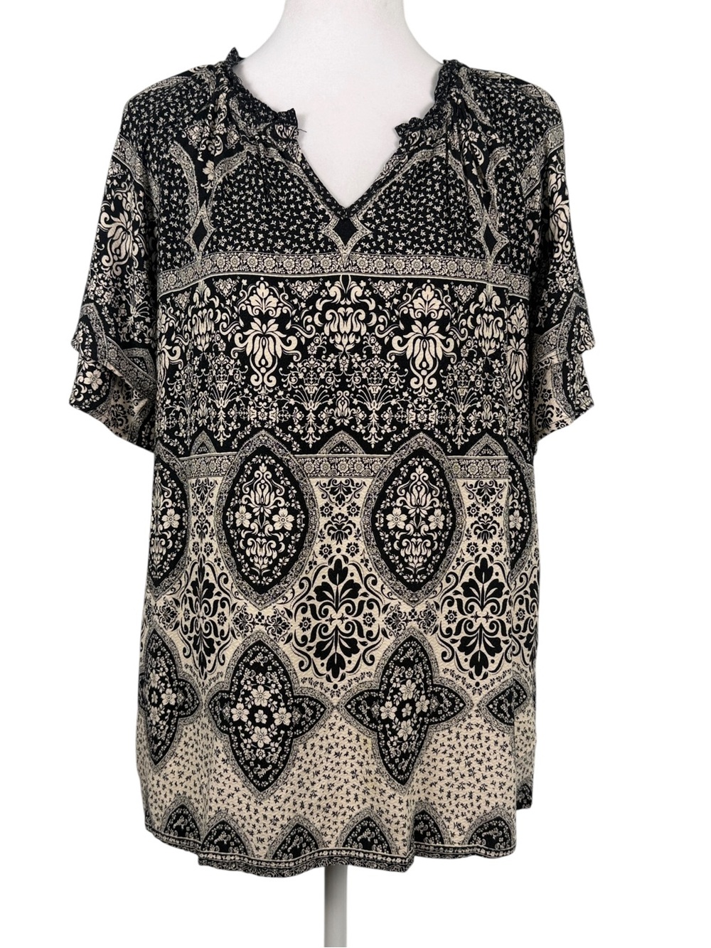 Nurture by Westbound Boho Black &Cream Medallion Print Flutter Sleeve Top Size M